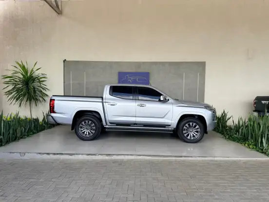 MITSUBISHI-TRITON-2.4 BITURBO DIESEL CD HPE 4X4 AUTOMÁTICO MITSUBISHI-TRITON-2025