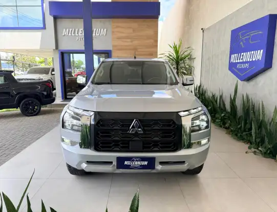 MITSUBISHI-TRITON-2025