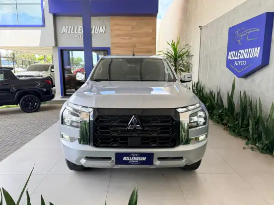 MITSUBISHI-TRITON-2.4 BITURBO DIESEL CD HPE 4X4 AUTOMÁTICO MITSUBISHI-TRITON-2025