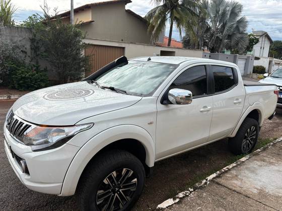 MITSUBISHI L200 TRITON 2.4 16V TURBO DIESEL GLS CD 4X4 AUTOMÁTICO