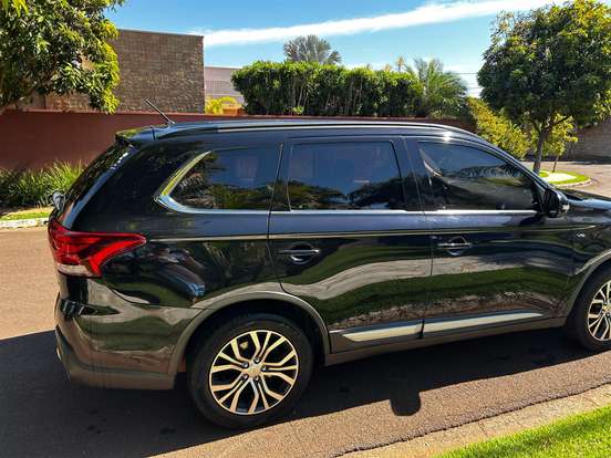 MITSUBISHI-OUTLANDER-2015