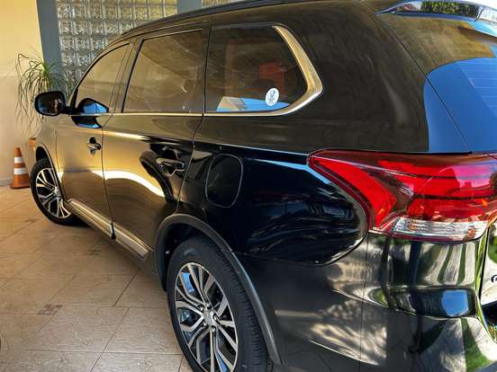 MITSUBISHI-OUTLANDER-2015