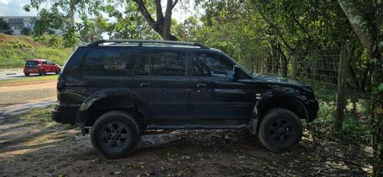 MITSUBISHI-PAJERO-2006