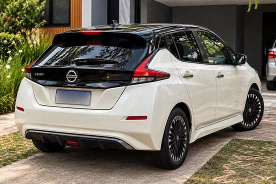 NISSAN-LEAF-2022