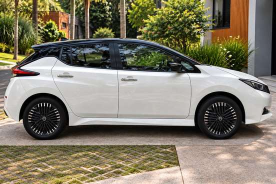 NISSAN-LEAF-2022