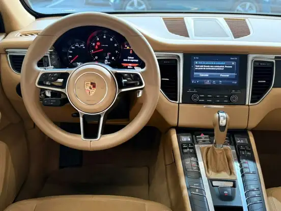 PORSCHE-MACAN-2016