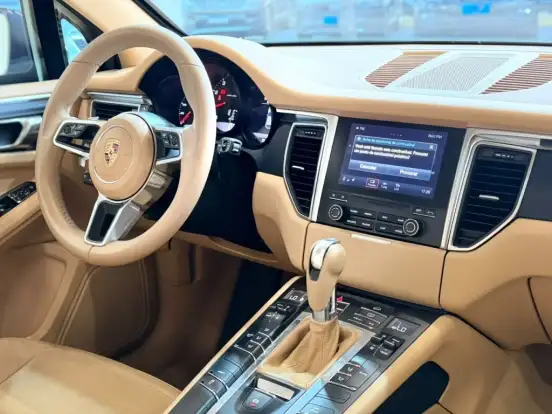 PORSCHE-MACAN-2016
