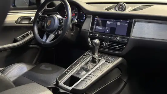 PORSCHE-MACAN-2020