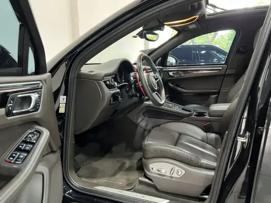 PORSCHE-MACAN-2017