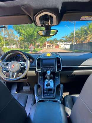 PORSCHE-CAYENNE-2015