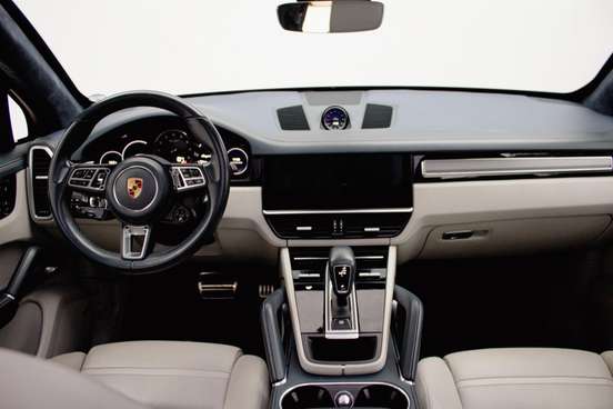 PORSCHE-CAYENNE-2019