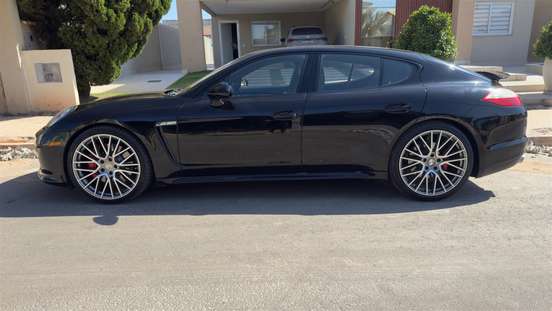 PORSCHE-PANAMERA-2011