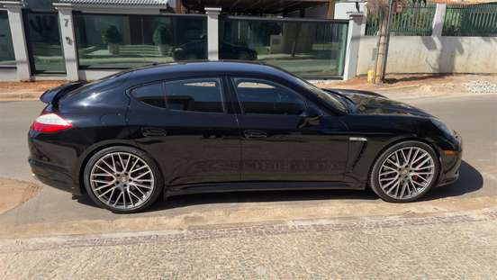 PORSCHE-PANAMERA-2011