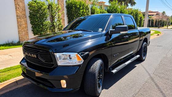 RAM 1500 5.7 V8 GASOLINA LIMITED NIGHT EDITION CD 4X4 AUTOMÁTICO