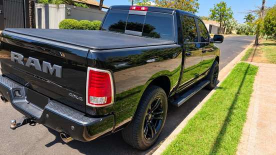 RAM-1500-5.7 V8 GASOLINA LIMITED NIGHT EDITION CD 4X4 AUTOMÁTICO RAM-1500-2023