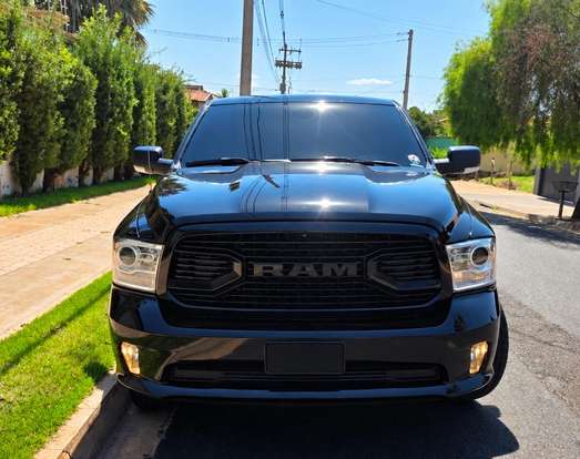 RAM-1500-5.7 V8 GASOLINA LIMITED NIGHT EDITION CD 4X4 AUTOMÁTICO RAM-1500-2023