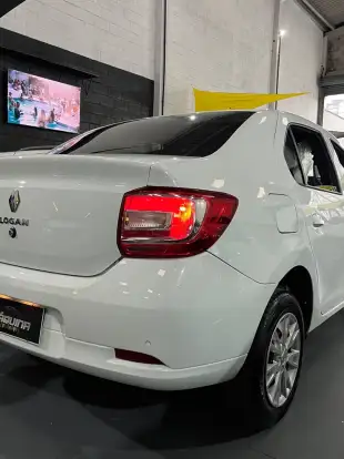 RENAULT-LOGAN-2023