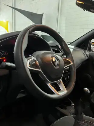 RENAULT-LOGAN-2023