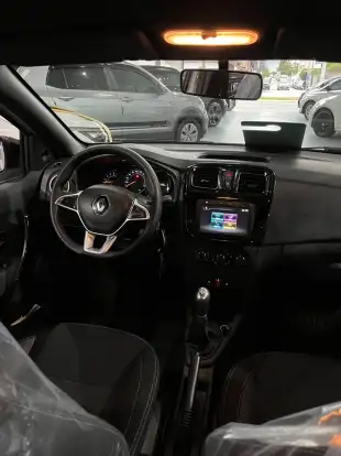 RENAULT-LOGAN-2023