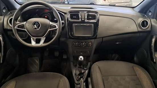 RENAULT-LOGAN-2023