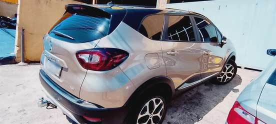 RENAULT-CAPTUR-2021