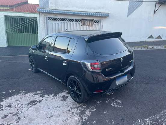 RENAULT-SANDERO-2017