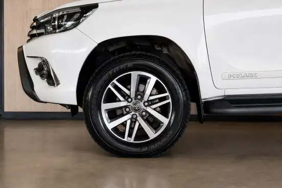 TOYOTA-HILUX-2.8 SRX 4X4 CD 16V DIESEL 4P AUTOMÁTICO TOYOTA-HILUX-2017