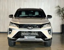 TOYOTA HILUX SW4 2.8 D-4D TURBO DIESEL DIAMOND 7L 4X4 AUTOMÁTICO TOYOTA HILUX SW4 2.8 D-4D TURBO DIESEL DIAMOND 7L 4X4 AUTOMÁTICO