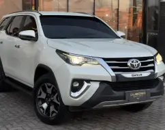 TOYOTA HILUX SW4 2.8 SRX DIAMOND 4X4 7 LUGARES 16V TURBO INTERCOOLER DIESEL 4P AUTOMÁTICO TOYOTA HILUX SW4 2.8 SRX DIAMOND 4X4 7 LUGARES 16V TURBO INTERCOOLER DIESEL 4P AUTOMÁTICO