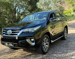 TOYOTA HILUX SW4 2.8 SRX 4X4 7 LUGARES 16V TURBO INTERCOOLER DIESEL 4P AUTOMÁTICO TOYOTA HILUX SW4 2.8 SRX 4X4 7 LUGARES 16V TURBO INTERCOOLER DIESEL 4P AUTOMÁTICO