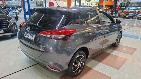 TOYOTA-YARIS-2022