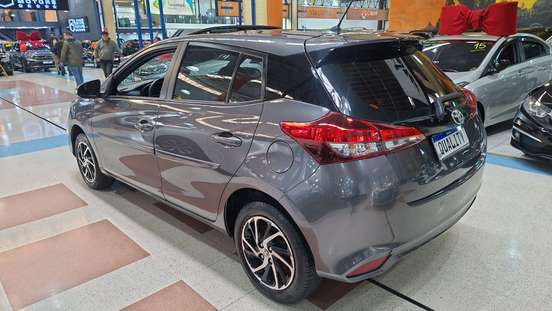 TOYOTA-YARIS-2022