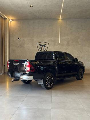 TOYOTA HILUX 2.8 D-4D TURBO DIESEL CD SRX 4X4 AUTOMÁTICO