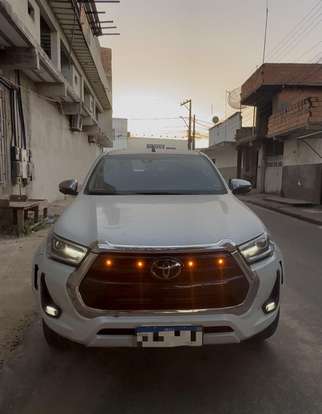 TOYOTA-HILUX-2023