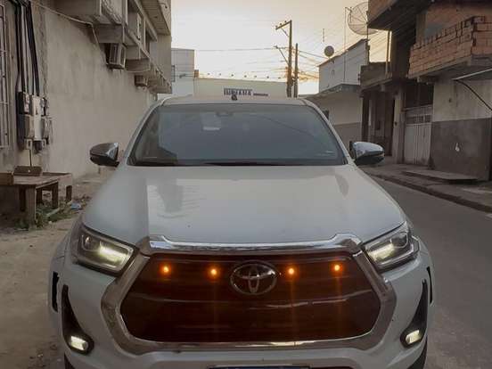 TOYOTA-HILUX-2.8 D-4D TURBO DIESEL CD SRX 4X4 AUTOMÁTICO TOYOTA-HILUX-2023