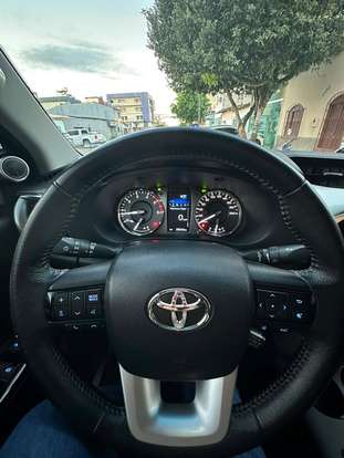 TOYOTA-HILUX-2.8 D-4D TURBO DIESEL CD SRX 4X4 AUTOMÁTICO TOYOTA-HILUX-2023