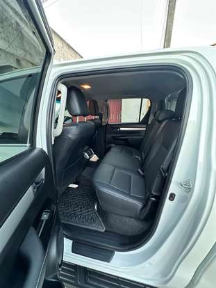 TOYOTA-HILUX-2.8 D-4D TURBO DIESEL CD SRX 4X4 AUTOMÁTICO TOYOTA-HILUX-2023