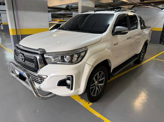 TOYOTA HILUX 2.8 SRX 4X4 CD 16V DIESEL 4P AUTOMÁTICO