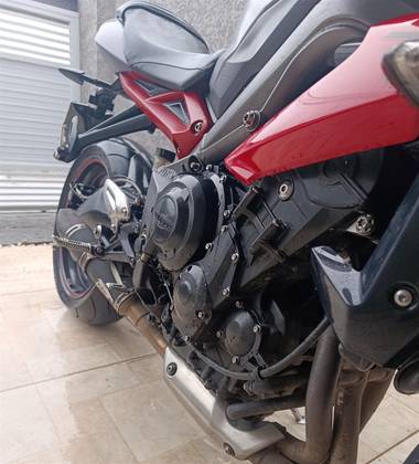 TRIUMPH STREET TRIPLE 675 ABS 