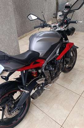 TRIUMPH-STREET TRIPLE 675 ABS-2015