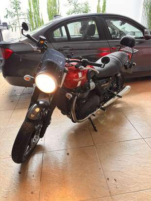 TRIUMPH-STREET TWIN-2017