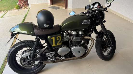 TRIUMPH-THRUXTON-2014