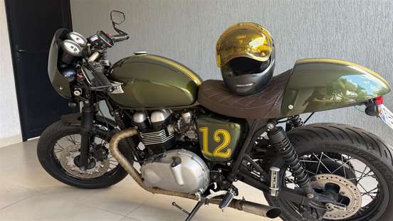 TRIUMPH-THRUXTON-2014