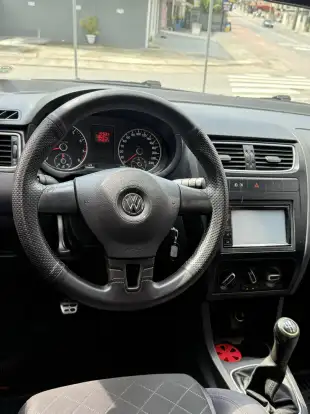 VOLKSWAGEN-FOX-2012