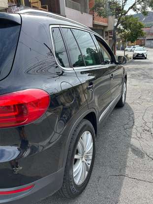 VOLKSWAGEN-TIGUAN-2012