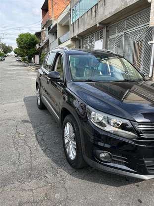 VOLKSWAGEN-TIGUAN-2012