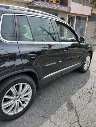 VOLKSWAGEN-TIGUAN-2012