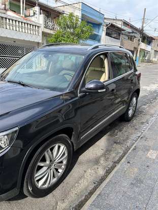 VOLKSWAGEN-TIGUAN-2012
