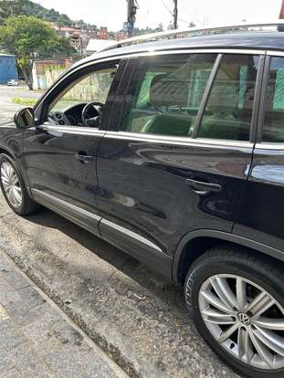 VOLKSWAGEN-TIGUAN-2012