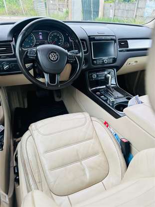 VOLKSWAGEN-TOUAREG-2011